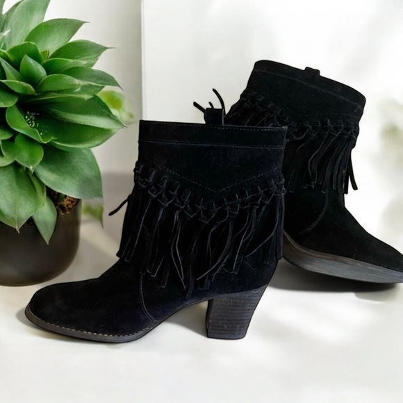 Sbicca “hard to find” BLACK Suede Macramé Fringe Boot. Vintage - Picture 1 of 16
